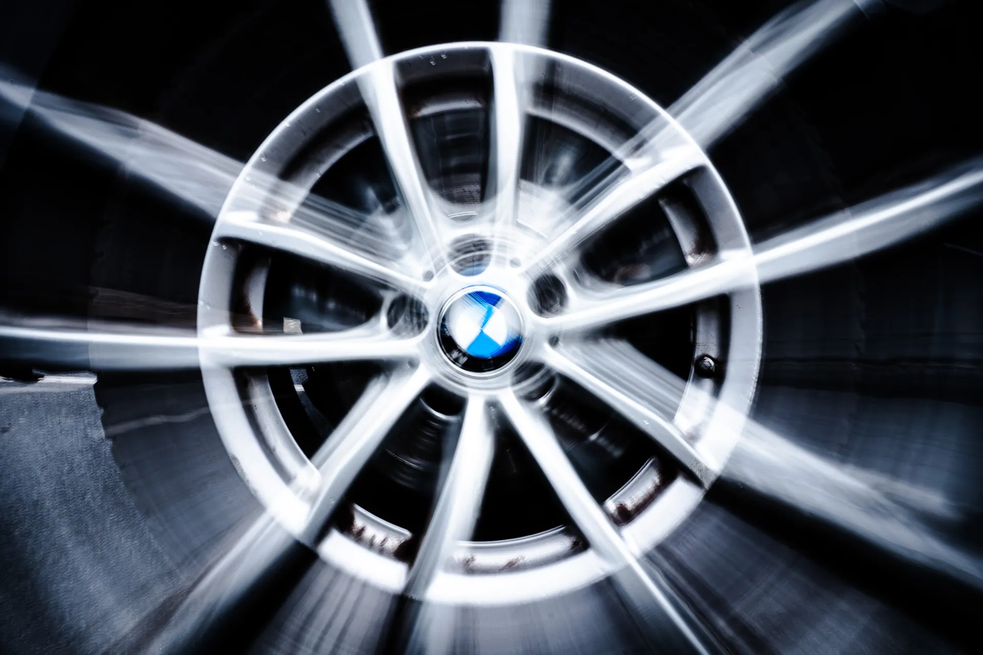 Jante BMW en gros plan avec effet de rotation